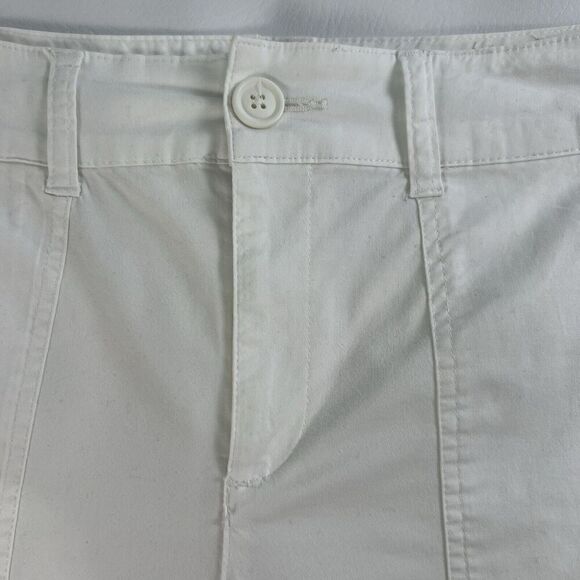 St. John's Bay Bermuda Shorts Womens White Denim Cotton Stretch Pockets Size 10 - Picture 3 of 8